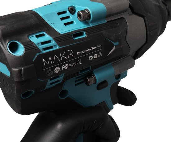 Close-up van Makr slagmoersleutel met 'MAKR Brushless Wrench' tekst.