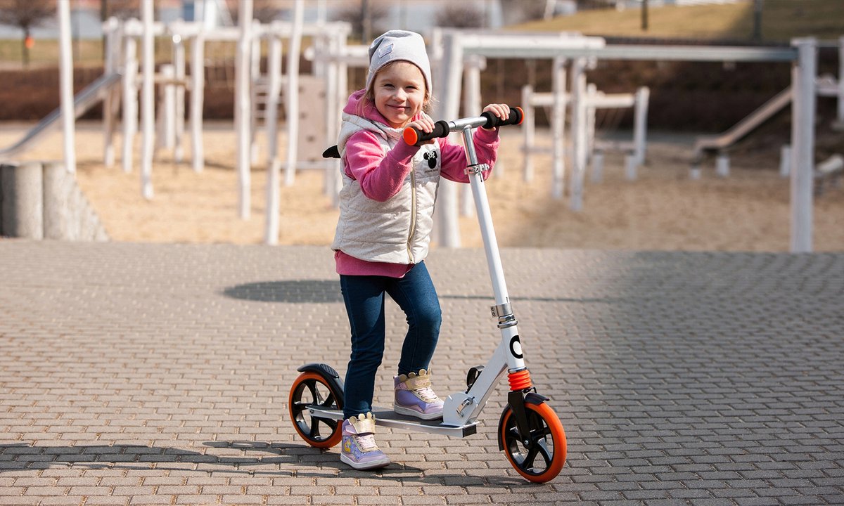Lionelo Luca Step - Opvouwbare Scooter tot 100 kg - ABEC-7 Lagers - 200 mm Wielen - ShockResist Demping - 3 Hoogte-instellingen - Antislip Platform - Tieners & Volwassenen thumbnail 4