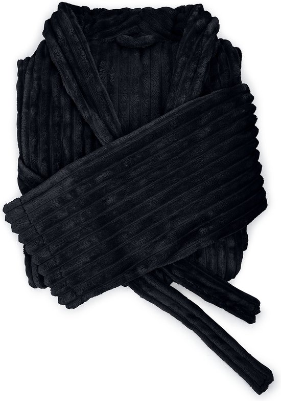Zwarte teddy rib badjas, dichtgeknoopt met ceintuur, op een witte achtergrond.