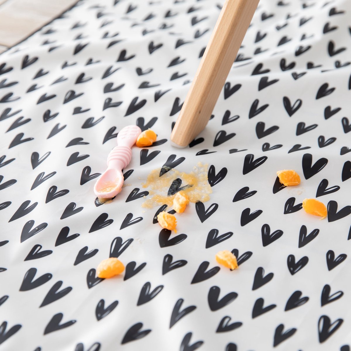 Bumkins - Splat Mat | Knoei Tafelkleed & Vloermat – Wasbaar & Waterdicht - Hearts