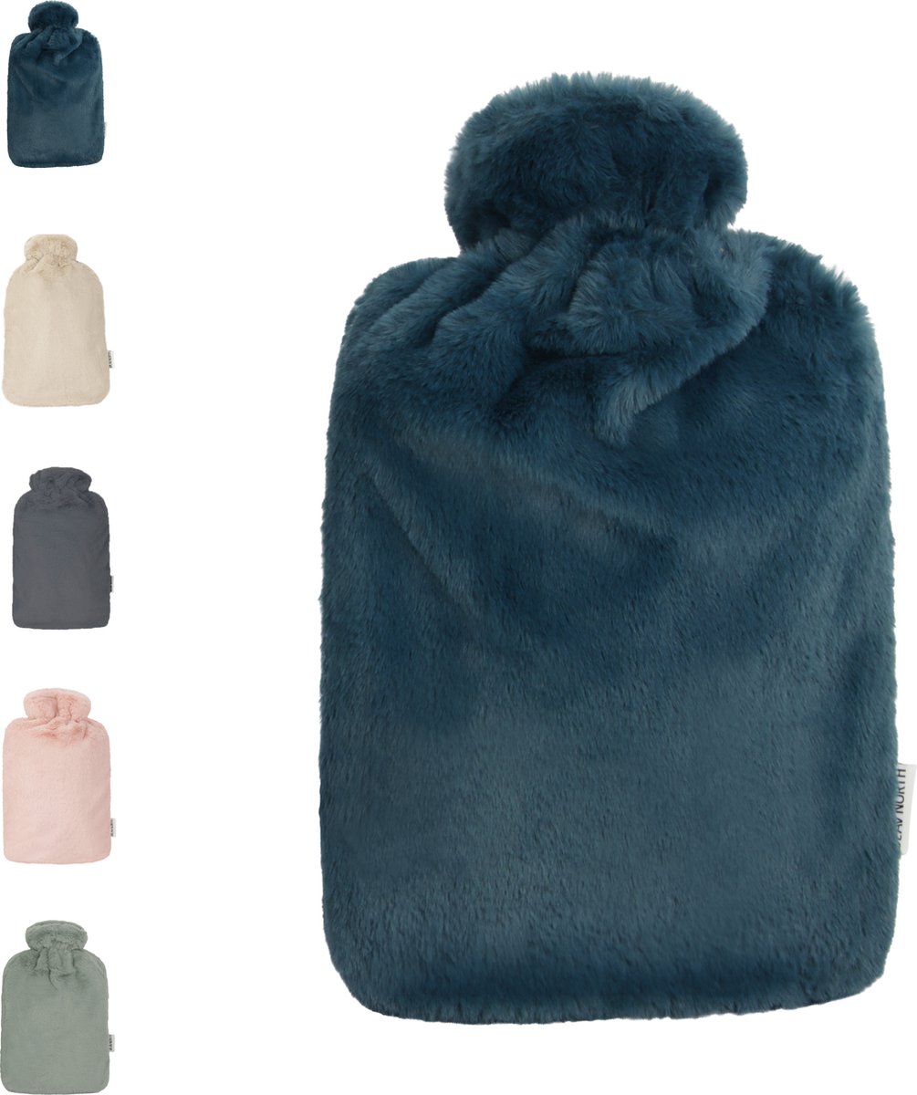 Goedkoopste Ølav North – Kruik met Nordic Fur hoes - Tot 6 uur warmte - Heerlijk zacht - Warmwaterkruik - 1.8 liter – Fjord Blue - Cadeau voor haar, vrouw, vriendin