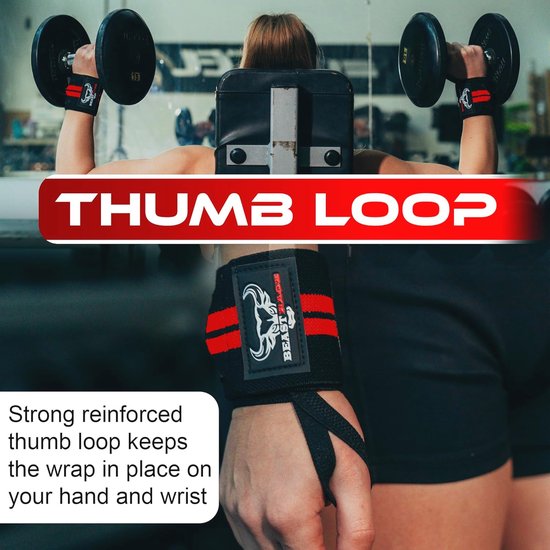 Vrouw met polsbanden met rode strepen en duimlus houdt dumbbells vast.