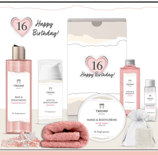 Een roze geschenkdoos met "16 Happy Birthday" erop. Bevat douchegel, bodylotion, scrub, handcrème, handgel, zeep en een handdoek.