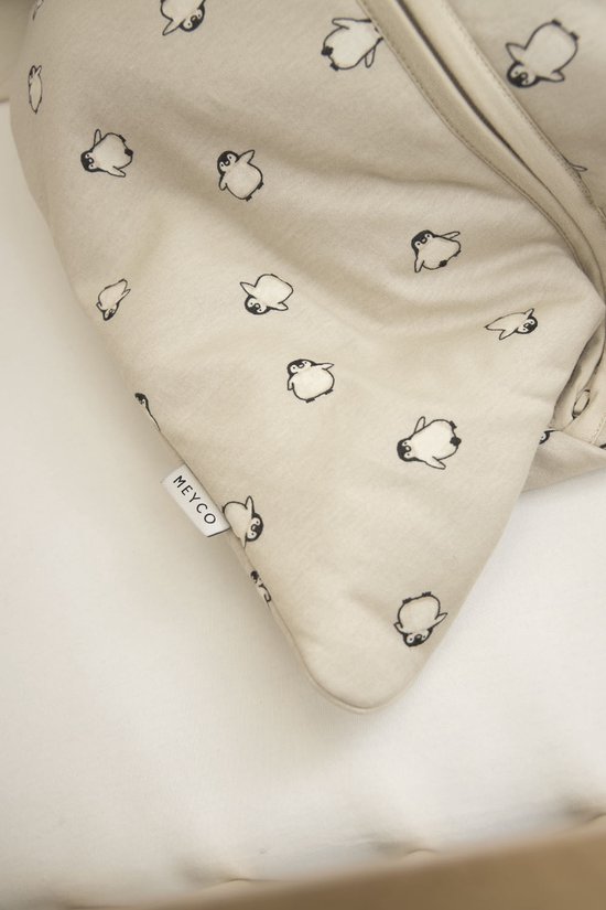 Meyco Baby Penguin baby slaapzak met afritsbare mouwen - soft sand - 110cm van Meyco — afbeelding 4