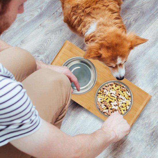 Voerbak hond op standaard hout | Ontdek nu de hondenvoerbak Voerbak hond op standaard hout | Ontdek nu de hondenvoerbak