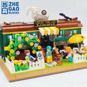 Groene en bruine tram bouwpakket, "Leisure Time Cafe" erop, met figuren, bloemen, tafel en parasol.