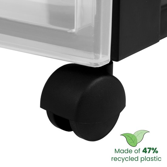 Dichtbij detail van het zwarte wiel van de ladekast, gemaakt van 47% gerecycled plastic.