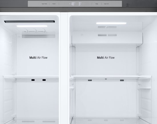 Zilveren Amerikaanse koelkast interieur met 'Multi Air Flow' labels en verlichting.