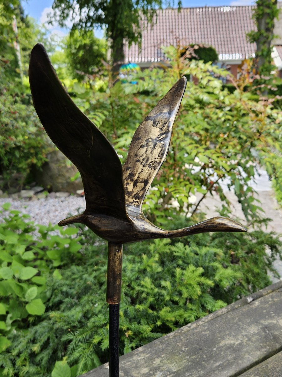 VLIEGENDE BRONZEN ZWAAN TUINPRIKKER VOGEL BRONZEN TUINBEELD