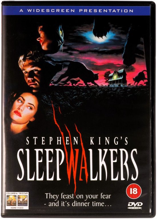 DVD-hoes: Stephen King's Sleepwalkers. Portretten van een man en twee vrouwen. Silhouetten van katten en een huis bij nacht.