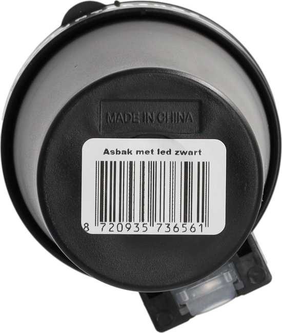 Onderkant van een zwarte auto asbak met etiket "Asbak met led zwart" en barcode.