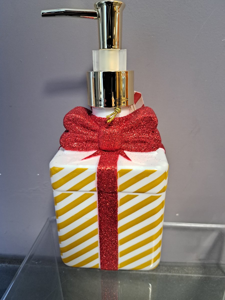 Goedkoopste geschenk voor kerst - handzeep met pompje - leuk - grappig cadeau - feest dagen - winter berries