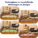 Vier configuraties van een ren voor huisdieren met gele, roze en groene matten, elk met speeltjes en voerbakjes.