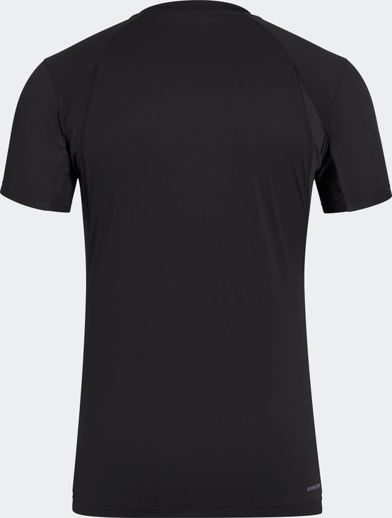 Zwart t-shirt met korte mouwen, ronde hals en mesh inzetstukken op de schouders.