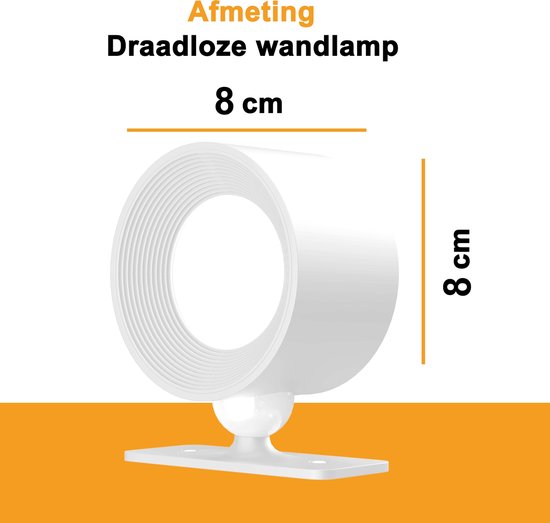 Afmeting draadloze wandlamp: 8 cm breed, 8 cm hoog. Witte wandlamp met kantelbare spot.