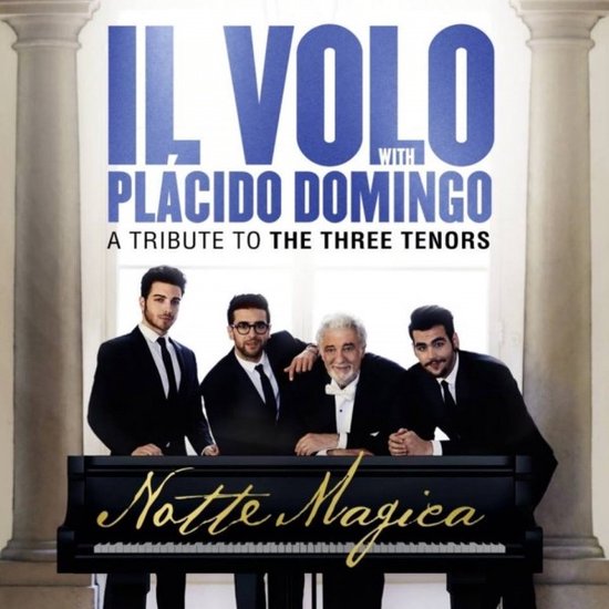 Vier mannen in smoking, waaronder Placido Domingo, staan achter een vleugel met de tekst 'Notte Magica'. Boven hen de tekst 'Il Volo with Placido Domingo'.