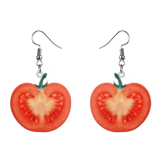 Boucles d'oreilles en forme de tomate coupée en deux, avec peau rouge et intérieur jaune-rouge.