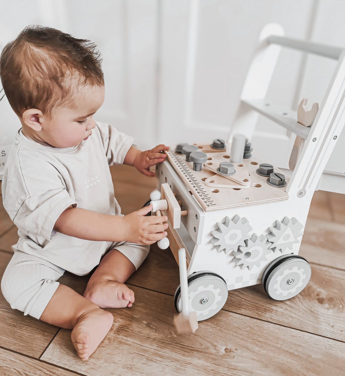 Mamabrum Houten Kinder Loopwagen en Werkbank 3-in-1 vanaf 1 Jaar - Baby Walker met Gereedschap en Activiteiten - Leren Lopen – foto 4