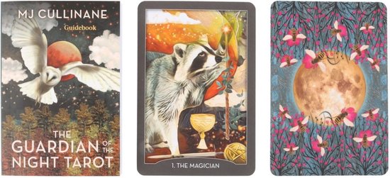 Doos, kaart met wasbeer als Magier en kaart met maan en motten van The Guardian of the Night Tarot.
