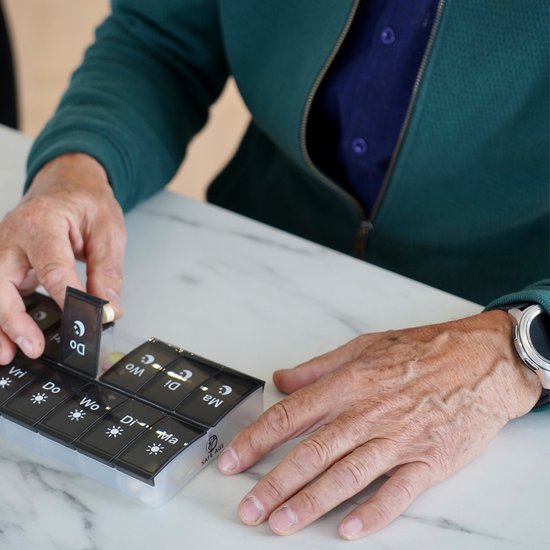 Safe Age - boîte à médicaments 7 jours avec indication du jour - Néerlandais - pilulier 7 jours - boîte à médicaments