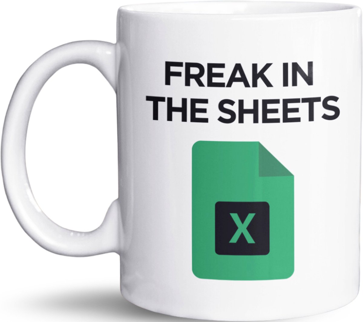 NietMokken.nl - "Freak in the Sheets" Grappige Mok - Werk Quote voor Excel-liefhebbers en Data Analisten - Kantoorhumor Cadeau voor Collega’s, IT’ers en Data-specialisten - Leuk voor Werk of Thuis - 325 ml - Voor Koffie of Thee