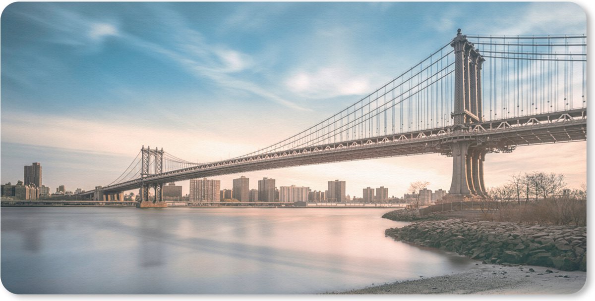 Muismat New York - Brug over de East River naar New York muismat rubber - 60x30 cm - Muismat met foto