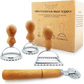 Bol.com Traditionele Ravioli-stempels 3-delige set met houten handvat - comfortabel en eenvoudig in gebruik - ideaal voor zelfge... aanbieding