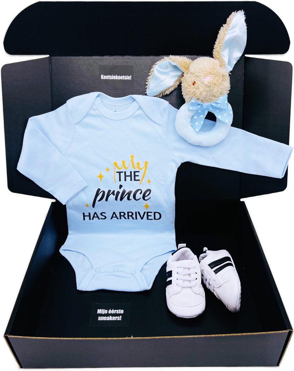 Goedkoopste Kraamcadeau jongen, cadeau baby - romper, babyschoentjes en rammelaar - keuze uit verschillende sneakers - Kan ook rechtstreeks als cadeau worden vertuurd - kraamkado unisex - babyshower