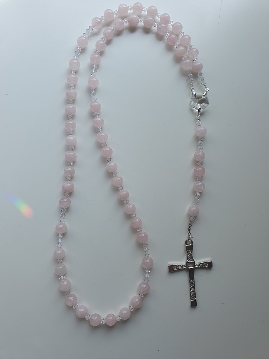 Rozenkrans, Paternoster gemaakt met Rozenkwarts kralen ( halfedelsteen) en o.a. Kristallen van Swarovski, gebedssnoer, rozenkransgebed, kruisteken, Meditatie, spiritueel, geloofsteken, Cadeau, ketting, kruis, gebedsketting, kerstpakket cadeau