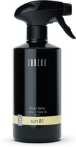 Zwarte sprayfles met Janzen logo en label 'Room Spray Lemon & Yellow Iris sun 81'.