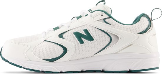 Baskets New Balance blanches avec accents vert sarcelle vintage et un N vert sur le côté.