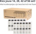Kartonnen verpakking voor een set van 28 kruidenpotjes, met afbeeldingen van kruiden en potjes. Twee lagen lege potjes in witte trays.