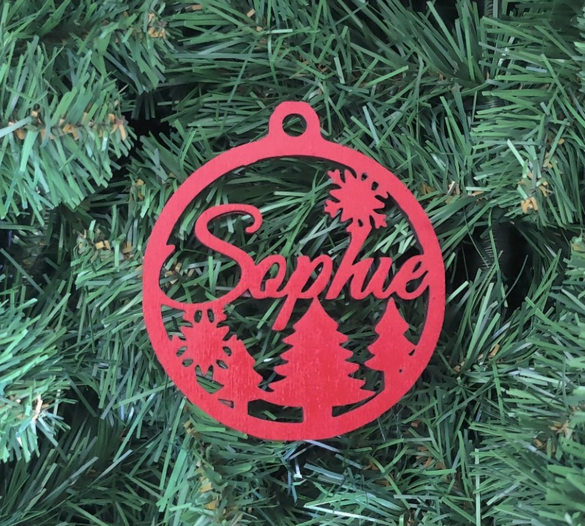 Gepersonaliseerde houten kerstbal met uw eigen naam - December - Cadeautip - Kerstboom - Rood