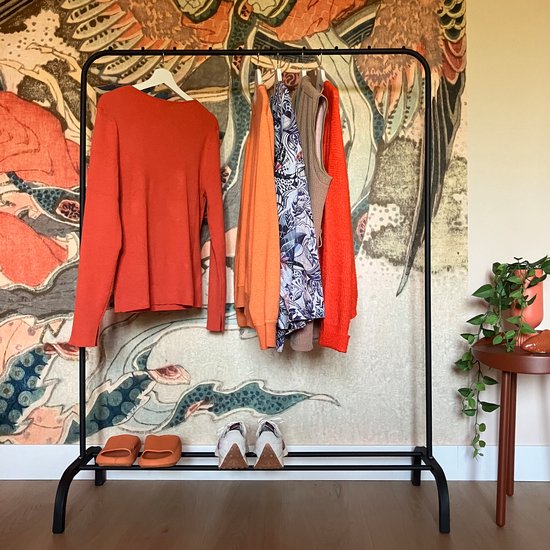 QUVIO Kledingrek met leggedeelte voor schoenen / Hoogte 150cm / Kledingstandaard met schoenenrek - Zwart