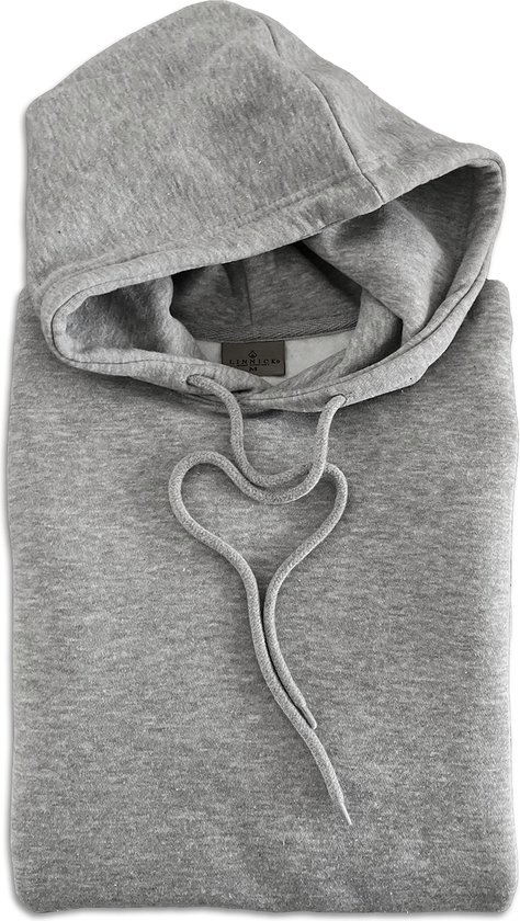 Grijze LINNICK hoodie met capuchon, gevouwen. Veter van de capuchon vormt een hartje.