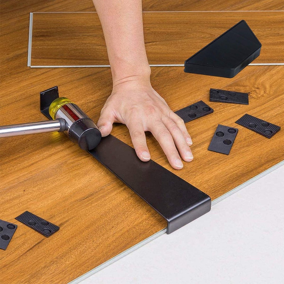 Moendergo Laminaat Houten Vloeren Installatie Kit Vinyl Vloeren Gereedschap met 60 Spacers, Heavy Duty Pull Bar, Duurzaam Massief Rubber Tapping Blok, Antislip Soft Grip Dubbelzijdige Mallet, Foam