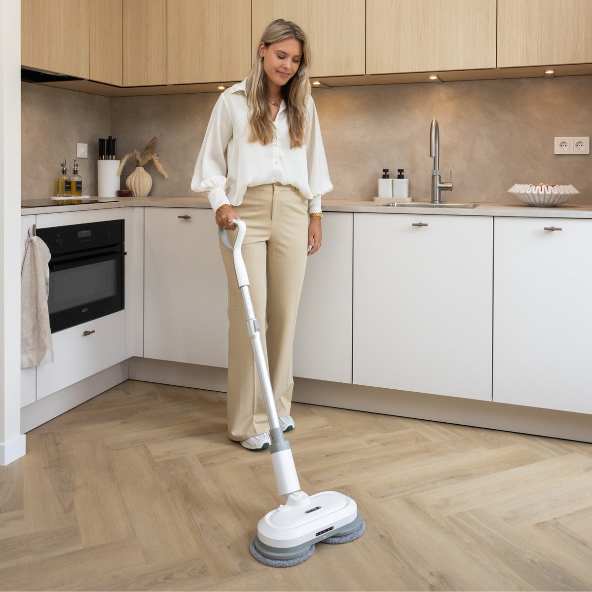 GoScrub® Elektrische Dweil - Draadloos - Vloerreiniger voor Harde en Houten Vloeren - Stille en Wendbare Mop - Efficiënt Dweilsysteem met Oplaadbare Accu – foto 8