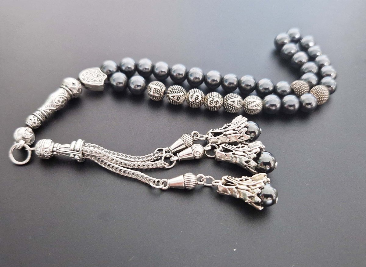 Handgemaakte naam tasbih 33 Kralen Natuursteen “Hematiet ” - met metaal tassel “Draak hoofd"- Met je naam of de naam van uw geliefde- 8 mm diameter van de korrel