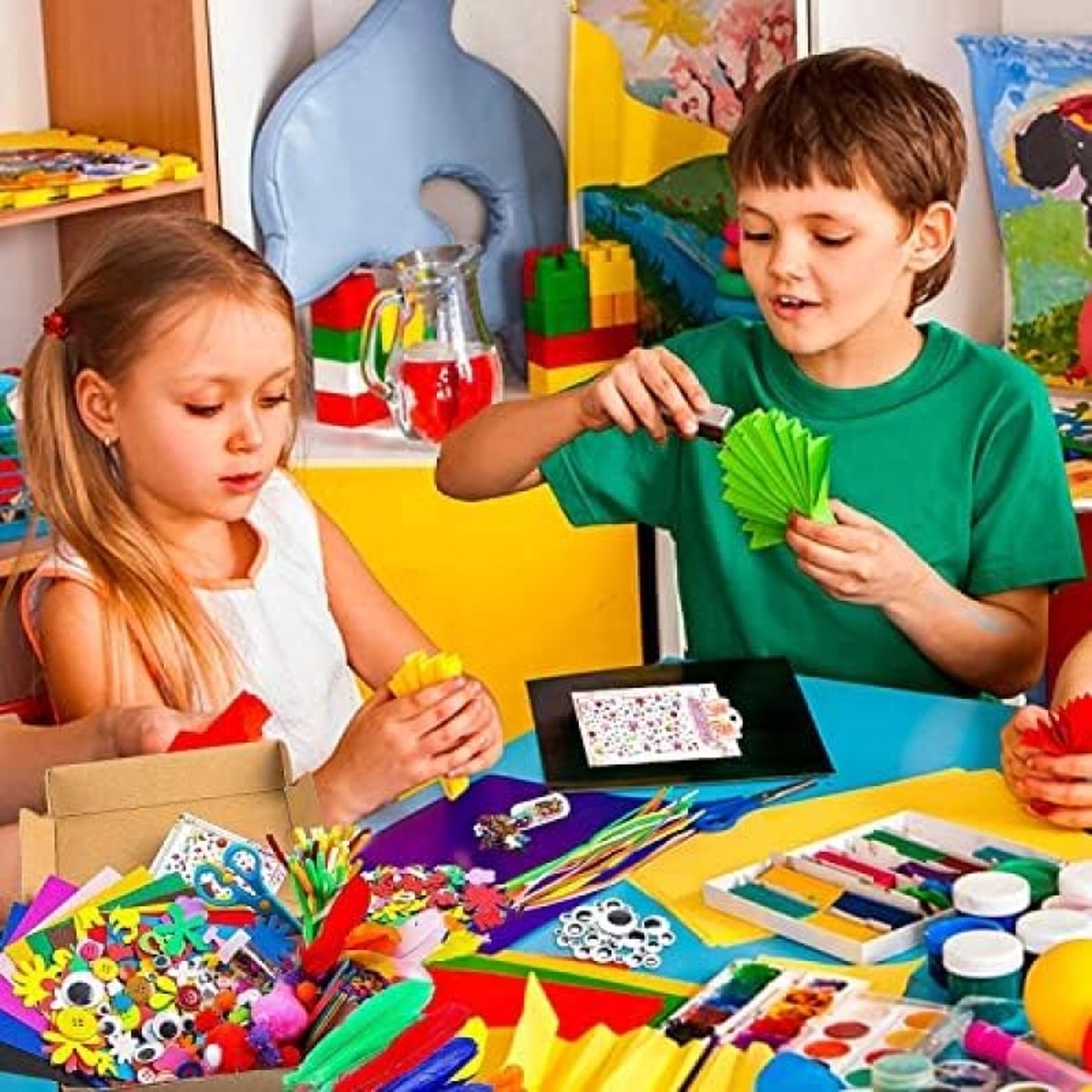 Lubibi Doe-het-zelf knutselsets met doos, knutselkunstbenodigdheden, pijpreinigers, googly ogen, veren, kralen - educatief cadeau voor kinderen van 4-12 jaar