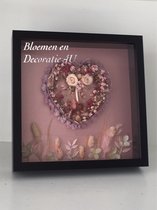 Een uniek prachtig mooie bloemdecoratie van droogbloemen met twee geconserveerde rozen in hartvorm in 3D fotolijst/ longlife rozen/ eyecatcher/ cadeau
