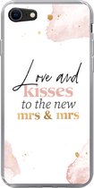 Geschikt voor iPhone 7 hoesje - Quotes - 'Love and kisses to the new Mrs & Mrs' - Spreuken - Marmer print - Siliconen Telefoonhoesje