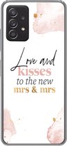 Geschikt voor Samsung Galaxy A33 5G hoesje - Quotes - 'Love and kisses to the new Mrs & Mrs' - Spreuken - Marmer print - Siliconen Telefoonhoesje