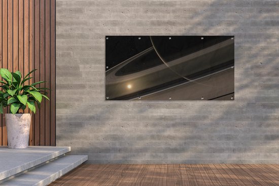 Tuinposter 160x80 cm - Tuindecoratie De planeet Saturnus in het zonnestelsel - Poster voor in de tuin - Buiten decoratie - Schutting tuinschilderij - Tuindoek muurdecoratie - Wanddecoratie balkondoek