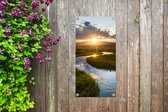 Tuinposter Rivier met uitzicht op een zonsondergang - 40x80 cm - Wanddecoratie Buiten - Tuinposter - Tuindoek - Schuttingposter - Tuinschilderij