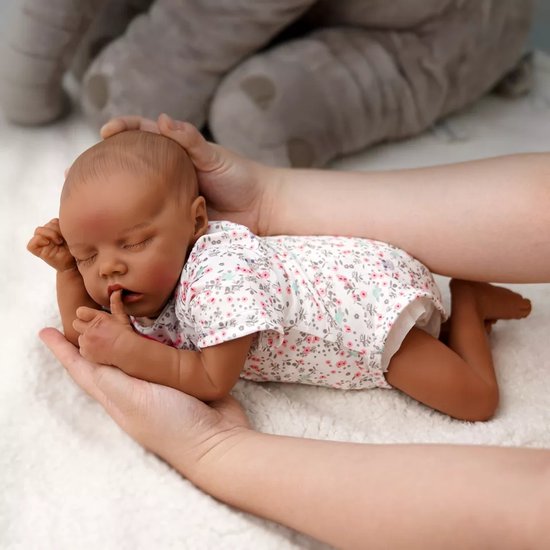 Poupée Reborn baby reborn 'Faye' - 43 cm - Fille avec pyjama et tétine -  Silicone