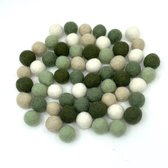 MooiVilt - viltballetjes - 70 stuks - kleurenmix - beige- wit - olijf - donkergroen - 2,2cm - hobby - wolvilt - handwerk - creatief - Fairtrade