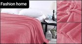 Mega mooi en MEGA GROOT- bedsprei-plaid donker roze 200x220 cm. Afgewerkt met een mooi structuur. 100% microvezel. Lekker warm voor in de winter. Verkrijgbaar in diverse maten en kleuren. Dek