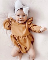 Ruches romper Pompoengeel 56 - Baby Cadeau - kraamcadeau - feestelijke outfit baby