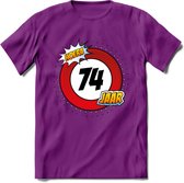 74 Jaar Hoera Verkeersbord T-Shirt | Grappig Verjaardag Cadeau | Dames - Heren | - Paars - M