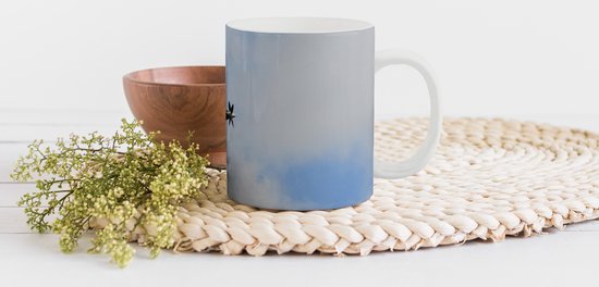 Mug - Mug à café - Avion Spitfire dans un ciel nuageux - Mugs - 350 ML - Tasse - Tasses à café - Tasse à thé - Décoration Sinterklaas - Cadeaux pour enfants - Chaussures cadeaux Sinterklaas